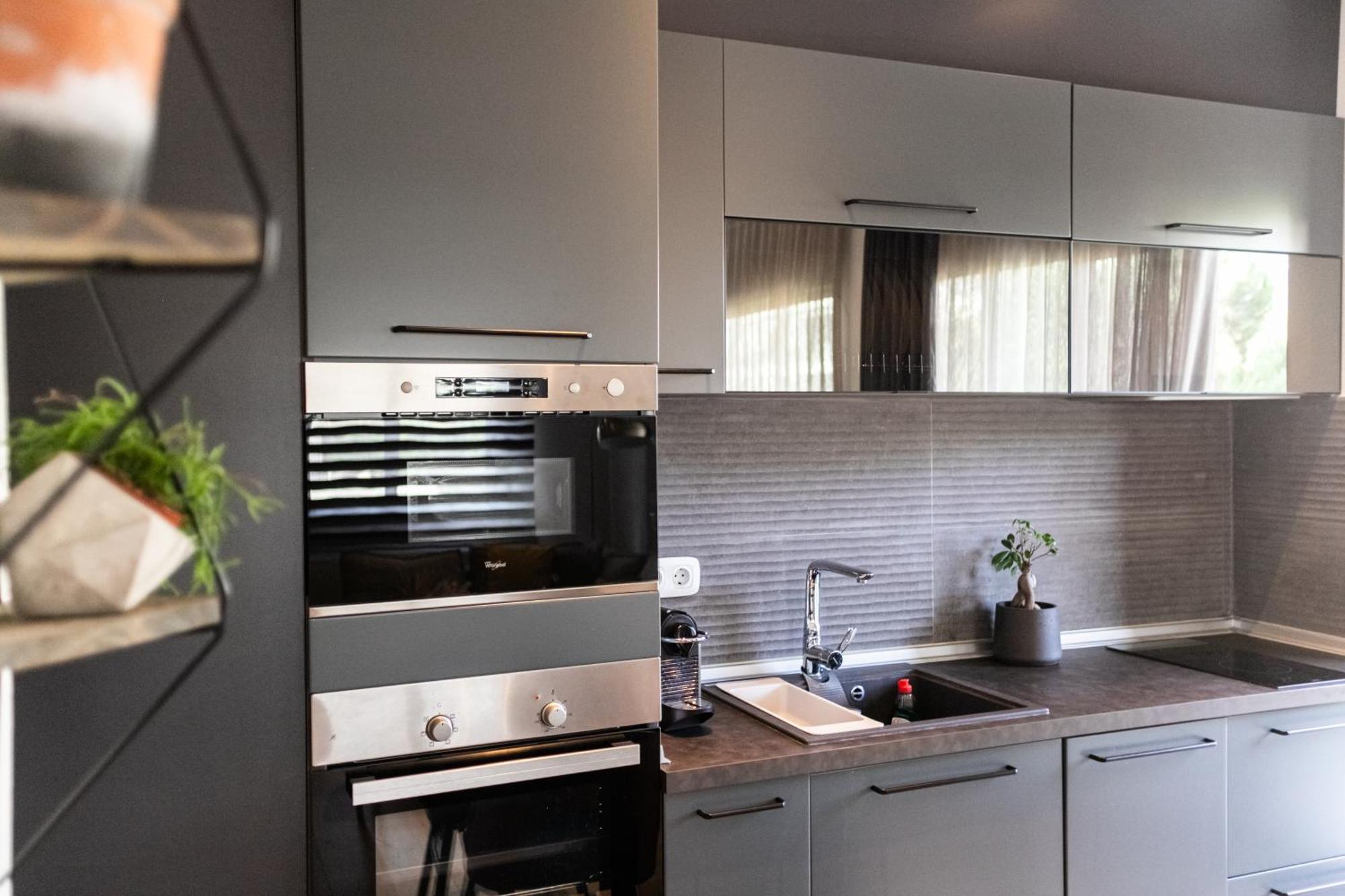 Aegli Central Luxury Apartment อเล็กซานโดรโพลิส ภายนอก รูปภาพ